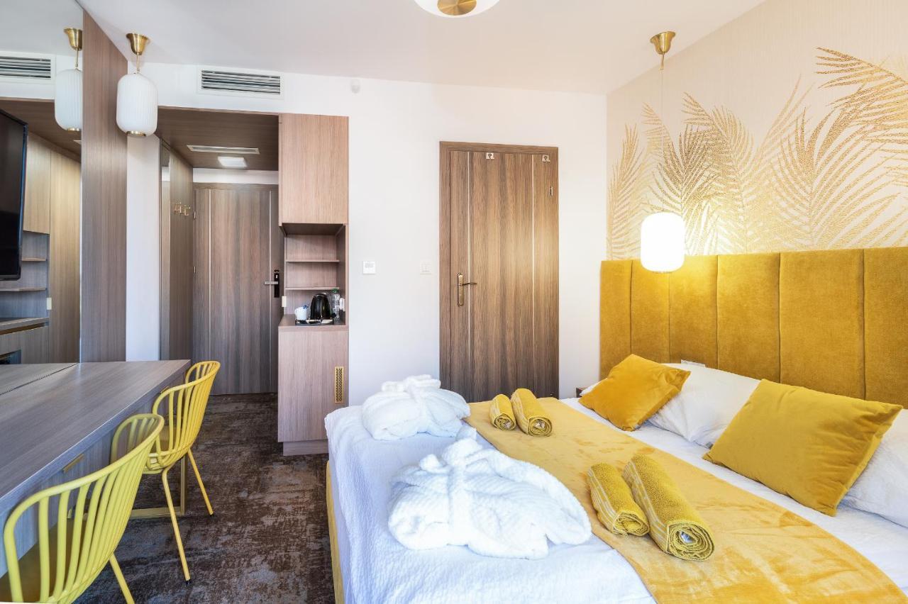 Pokój dwuosobowy typu Deluxe z balkonem i widokiem na morze