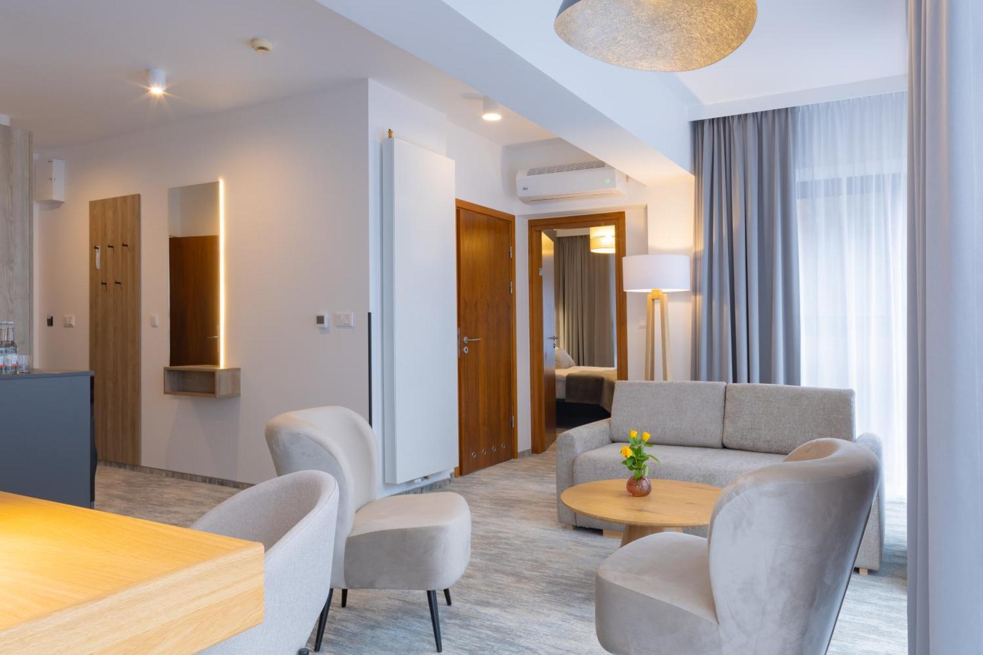 Suite Balcony,1669820361:JPEG