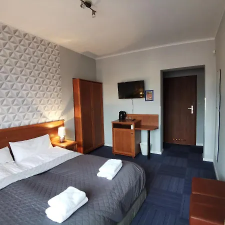 POLARIS B&B-kameralne, rodzinne pokoje i domki z basenem-3