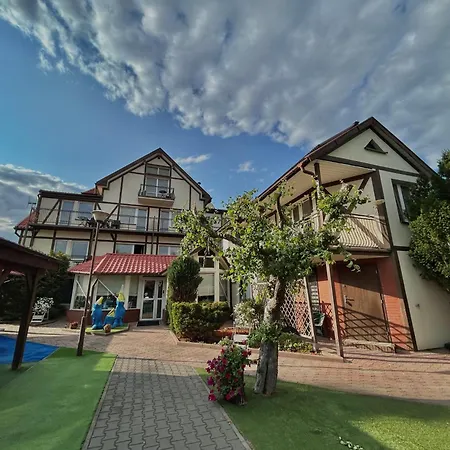 POLARIS B&B-kameralne, rodzinne pokoje i domki z basenem-2