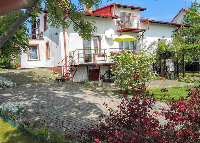 Willa Wega - pokoje gościnne, domki, plac zabaw, basen, parking, grill Sianożęty
